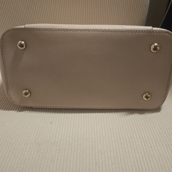 Michael Kors Jet Set Tote - Picture 9 of 9